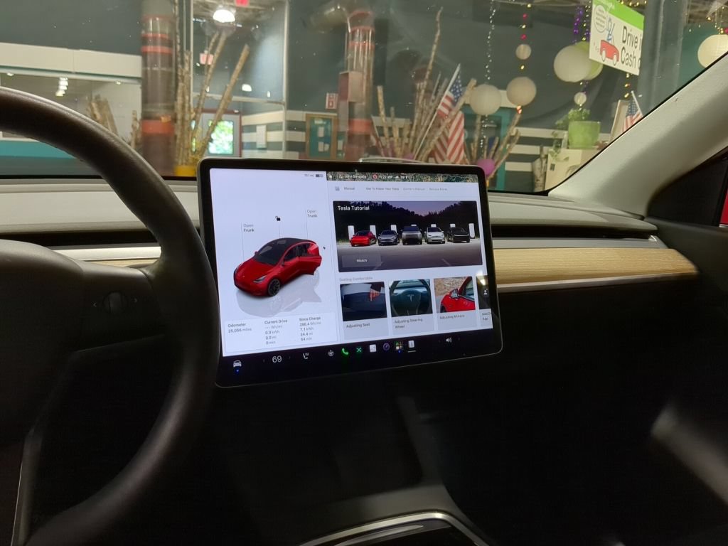 Used 2022 Tesla Model Y Long Range AWD/4WD image 11