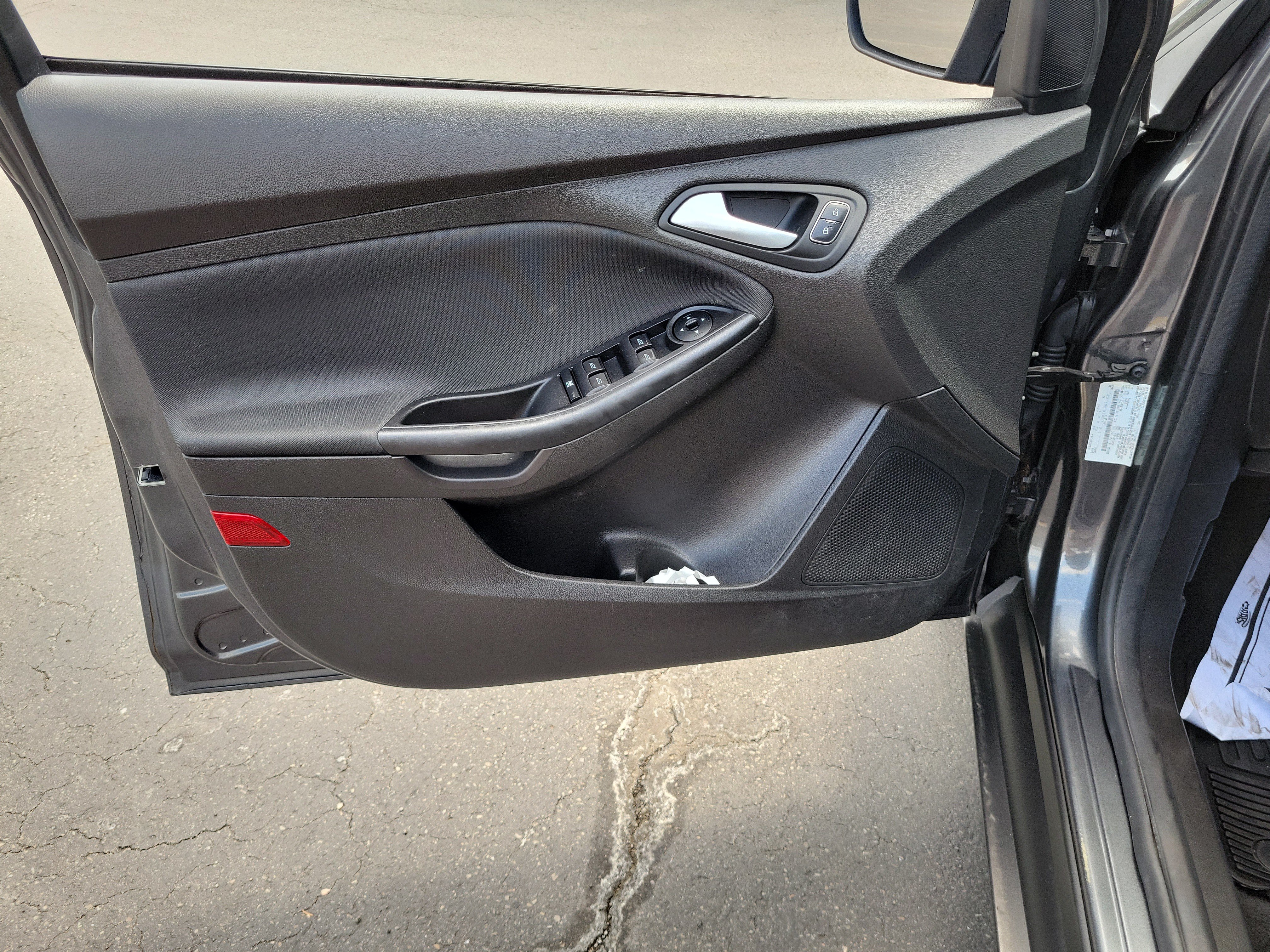 Used 2016 Ford Focus SE w/ Reverse Sensing Package FWD image 17