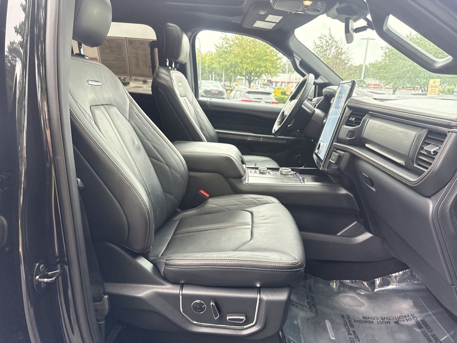 Used 2024 Ford Expedition Max Platinum AWD/4WD image 28