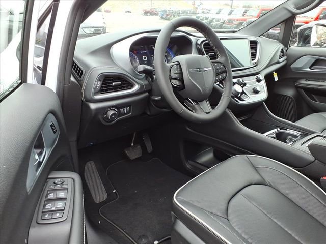 New 2026 Chrysler Pacifica Limited w/ S Appearance Package image 17
