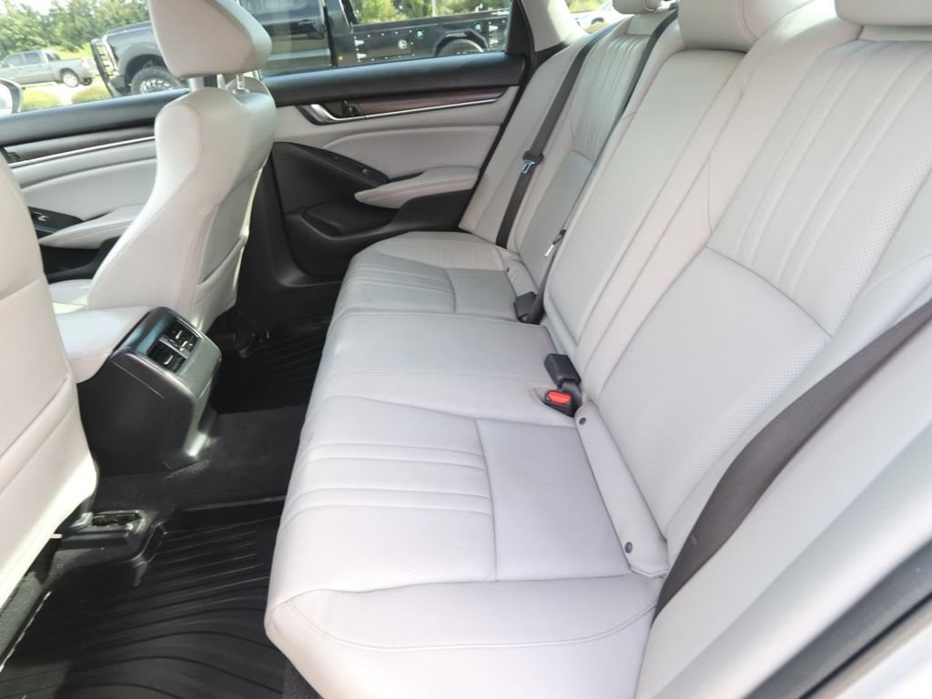 Used 2018 Honda Accord Touring image 12