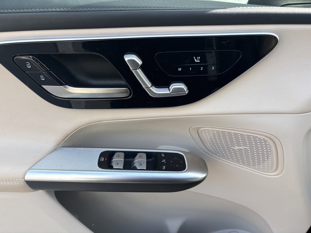 Used 2024 Mercedes-Benz GLC 300 4MATIC image 8