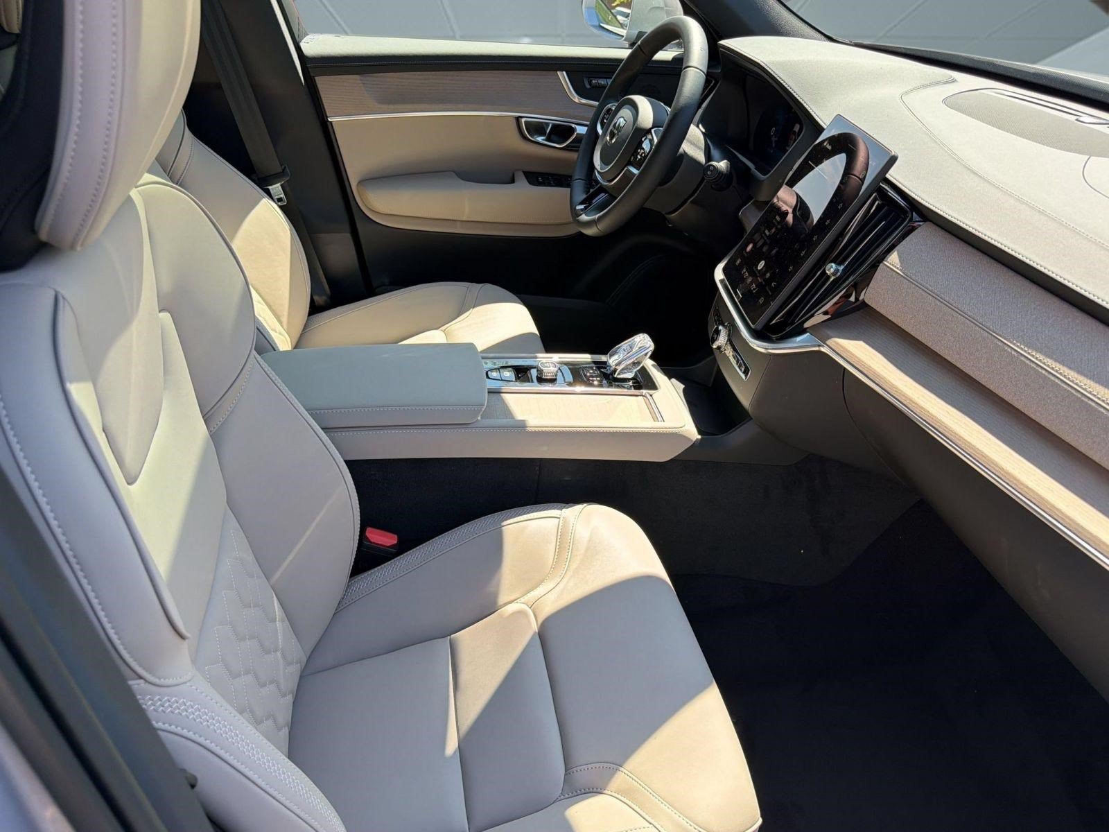 New 2026 Volvo XC90 T8 Plus w/ Protection Package Premier AWD/4WD image 25