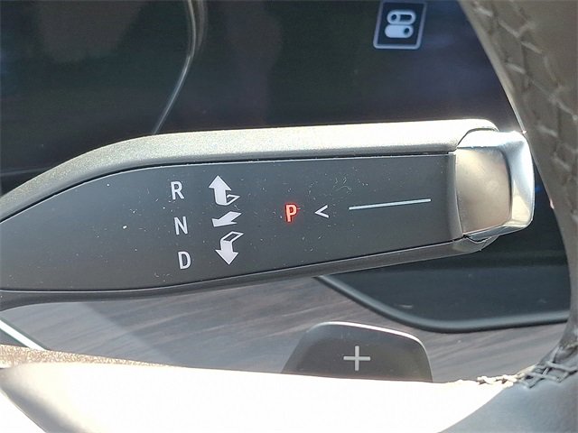 Used 2025 Chevrolet Suburban LT image 15