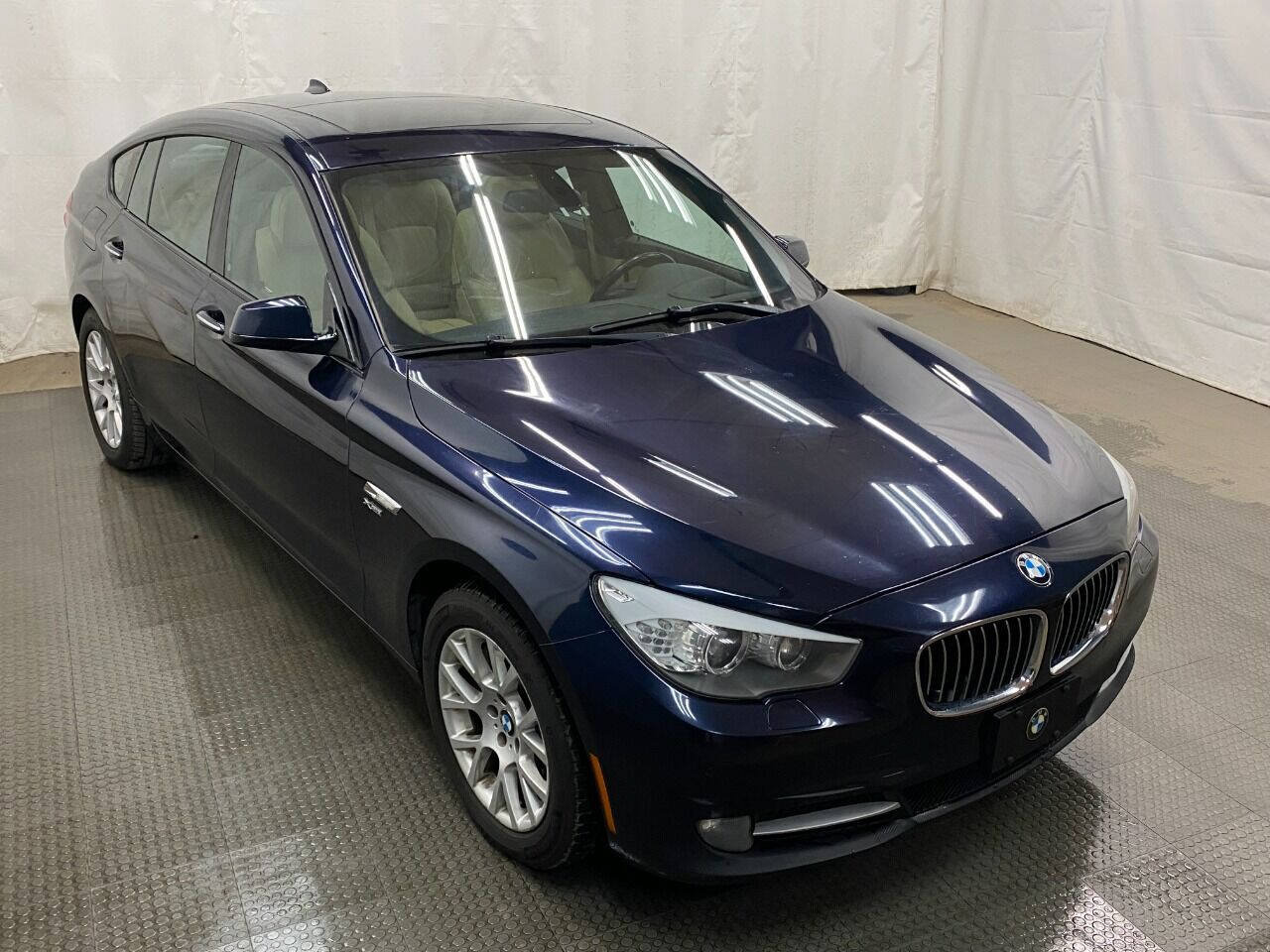 Used 2010 BMW 550i Gran Turismo xDrive AWD/4WD image 2