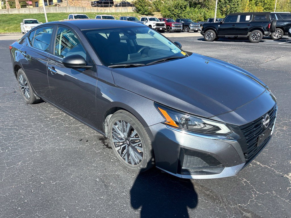 Used 2024 Nissan Altima 2.5 SV FWD image 3