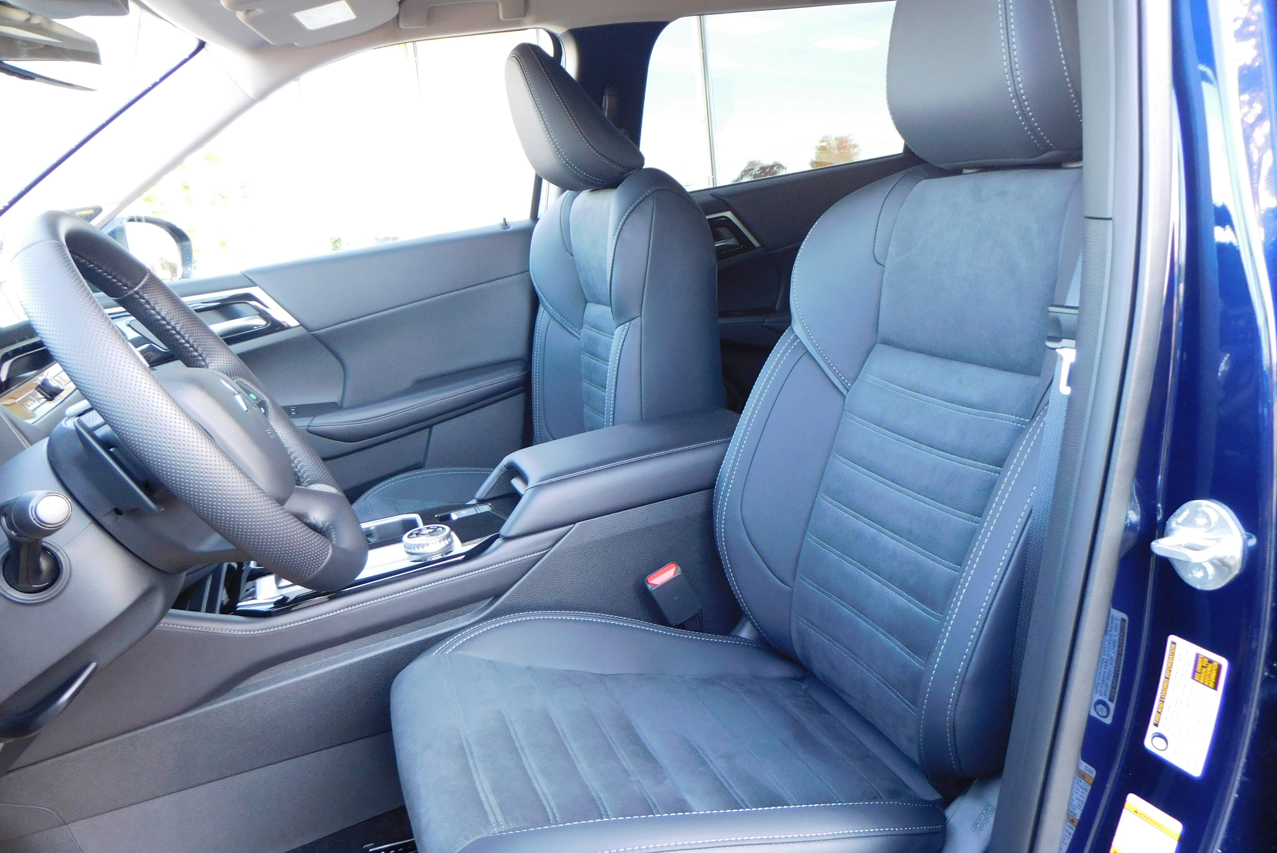 Used 2025 Mitsubishi Outlander SE image 10