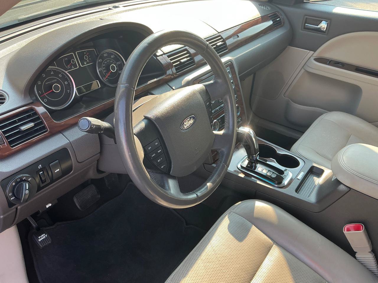 Used 2009 Ford Taurus SEL FWD image 15