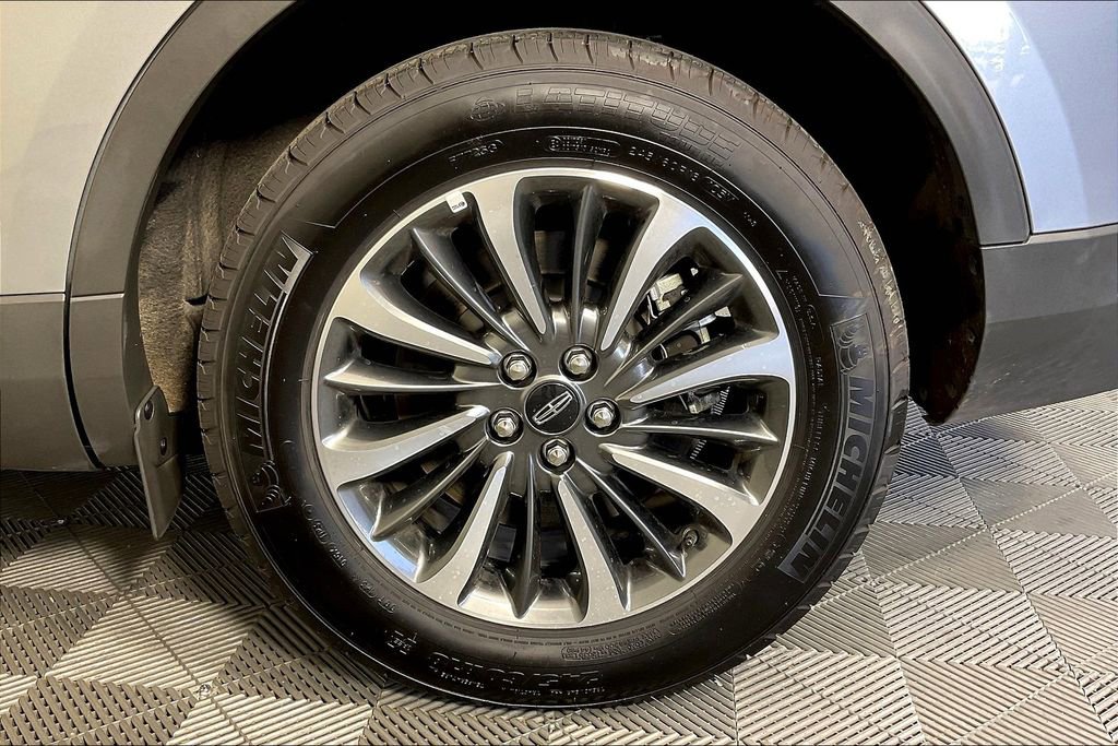 Used 2023 Lincoln Nautilus Reserve image 11