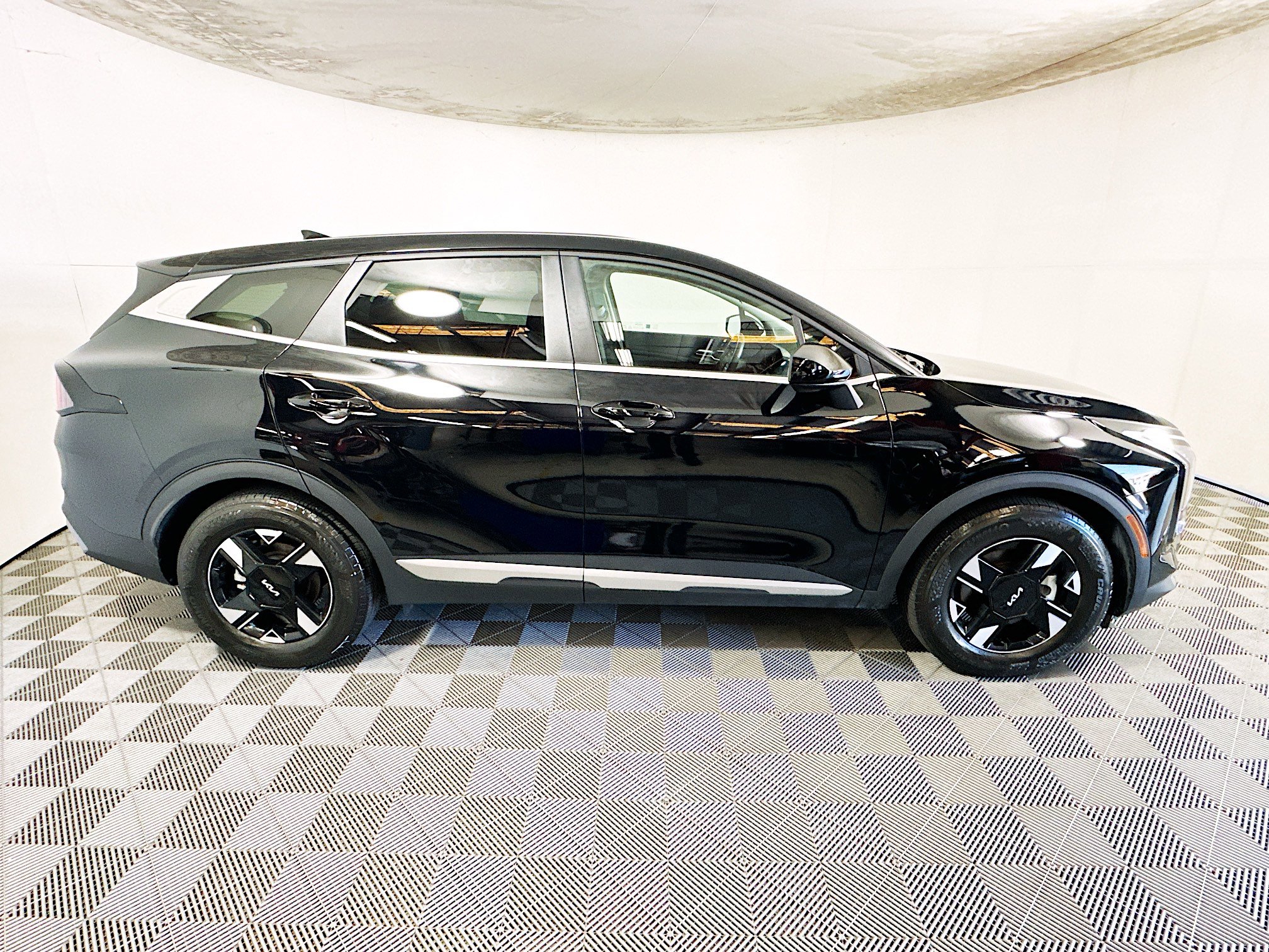 Used 2026 Kia Sportage LX FWD image 2
