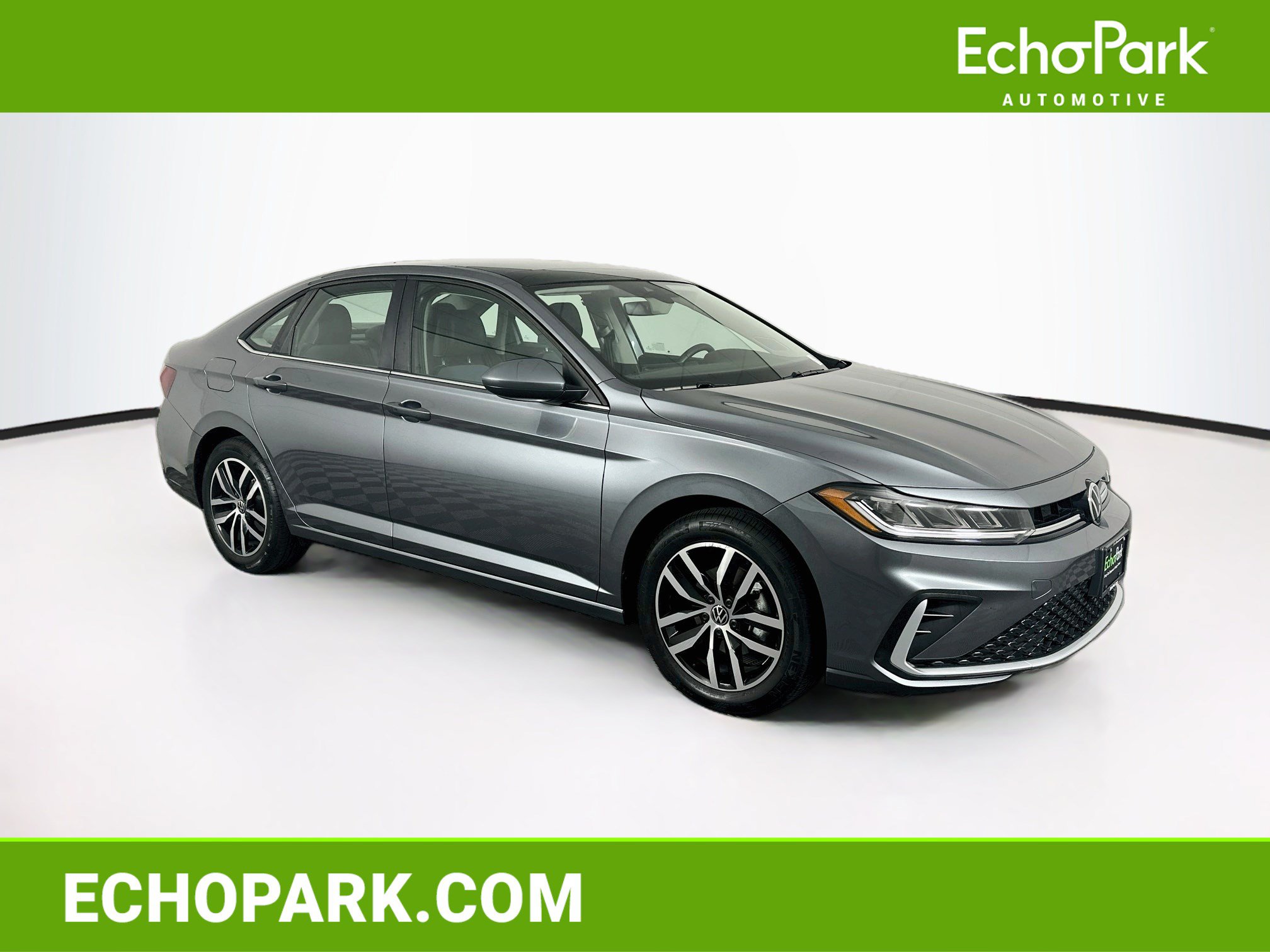 Used 2025 Volkswagen Jetta SE FWD image 1