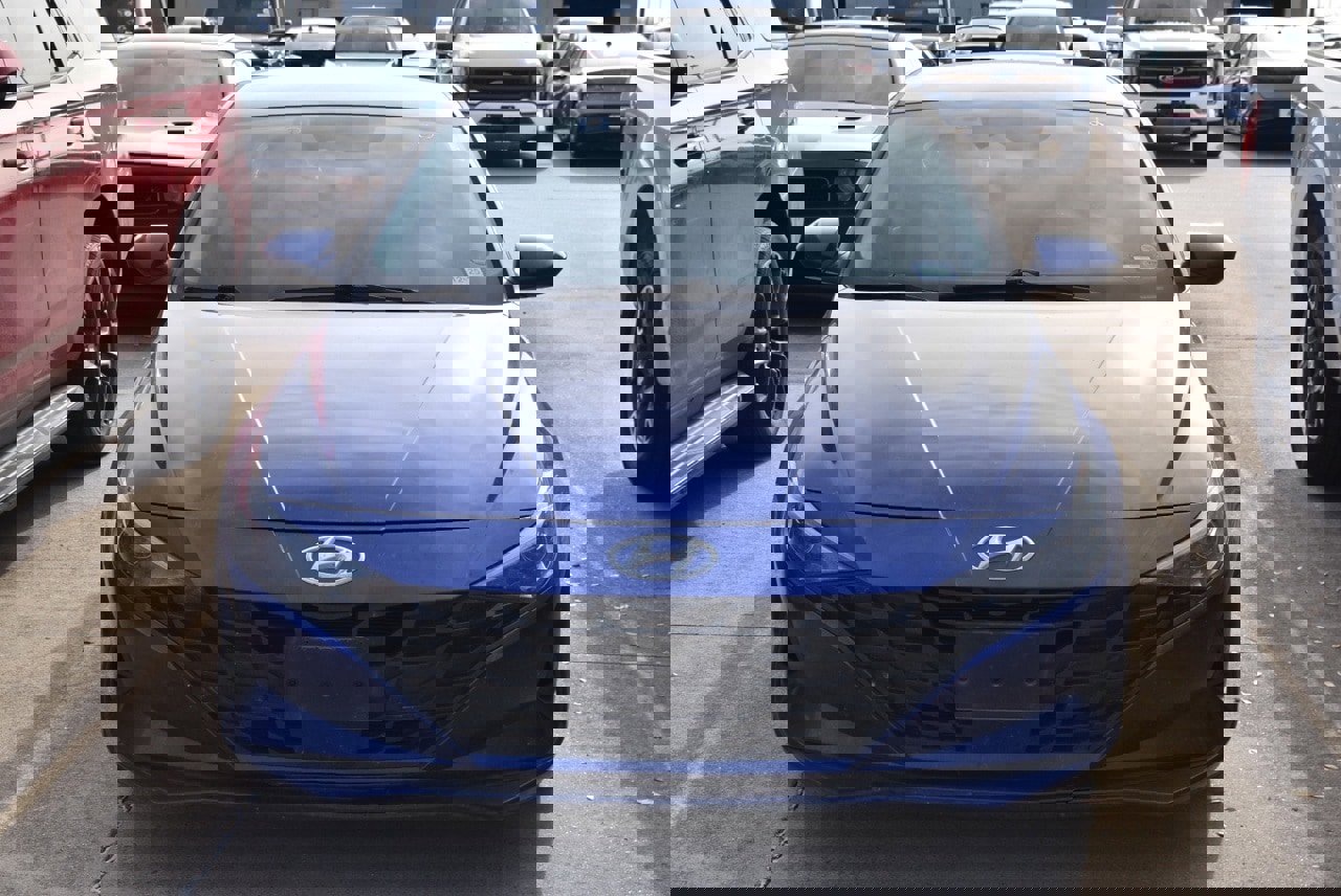 Used 2023 Hyundai Elantra SEL w/ Convenience Package image 3