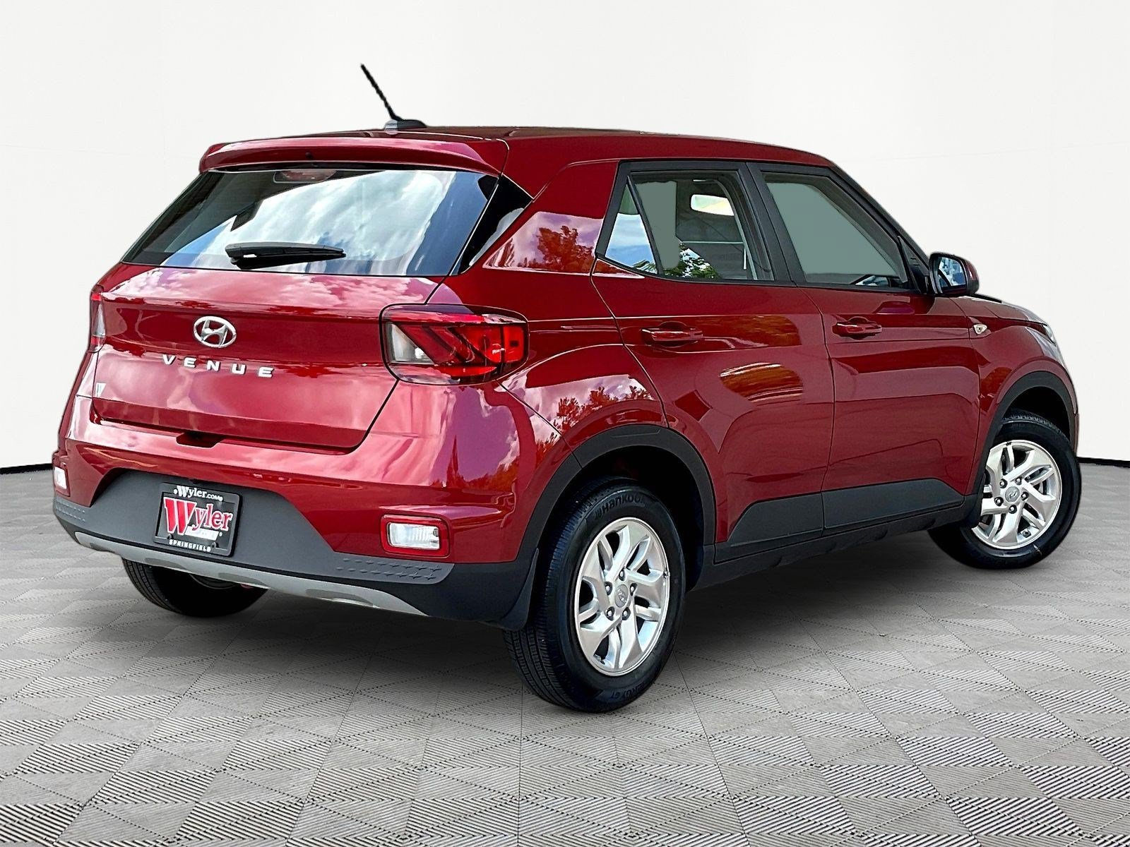 Used 2025 Hyundai Venue SE FWD image 6