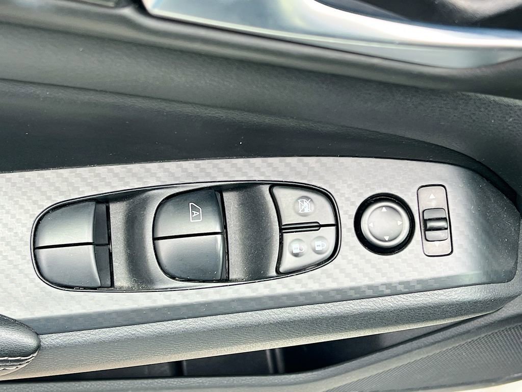 Used 2025 Nissan Altima 2.5 SV FWD image 19