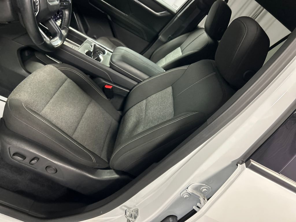 Used 2025 GMC Acadia Elevation image 12