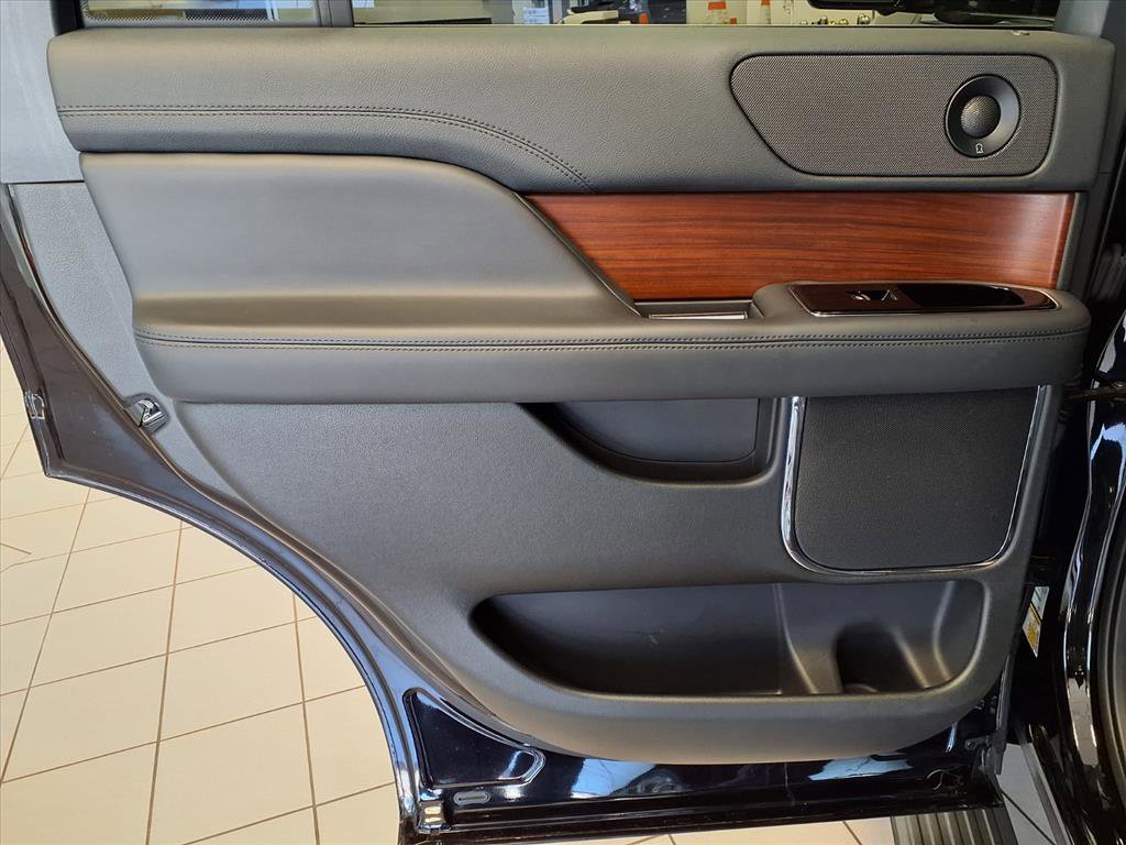 Used 2023 Lincoln Navigator Reserve image 17