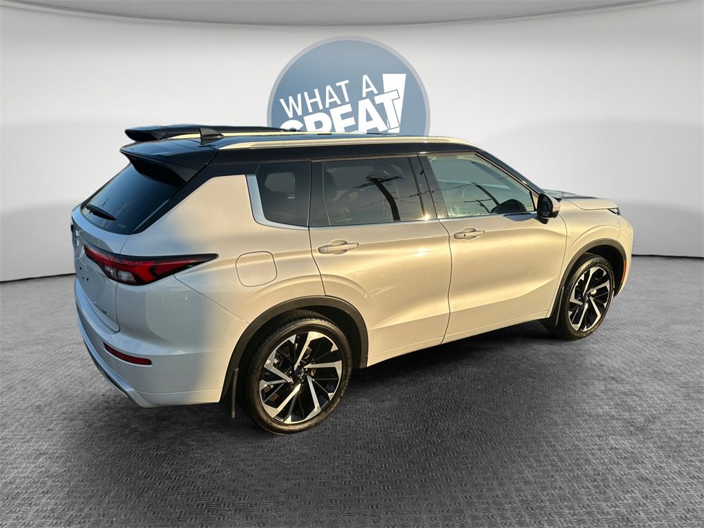 Used 2024 Mitsubishi Outlander SEL image 3