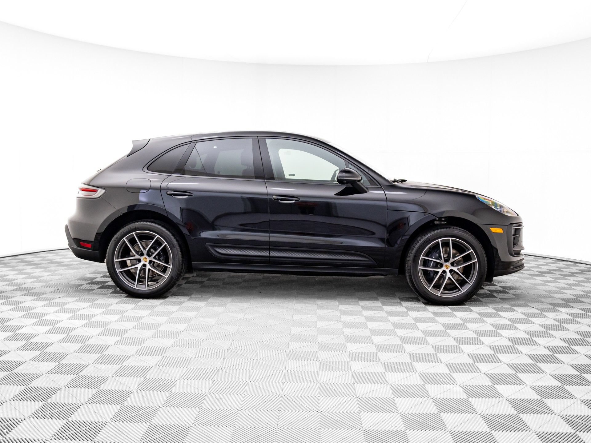 Certified 2026 Porsche Macan AWD/4WD image 7