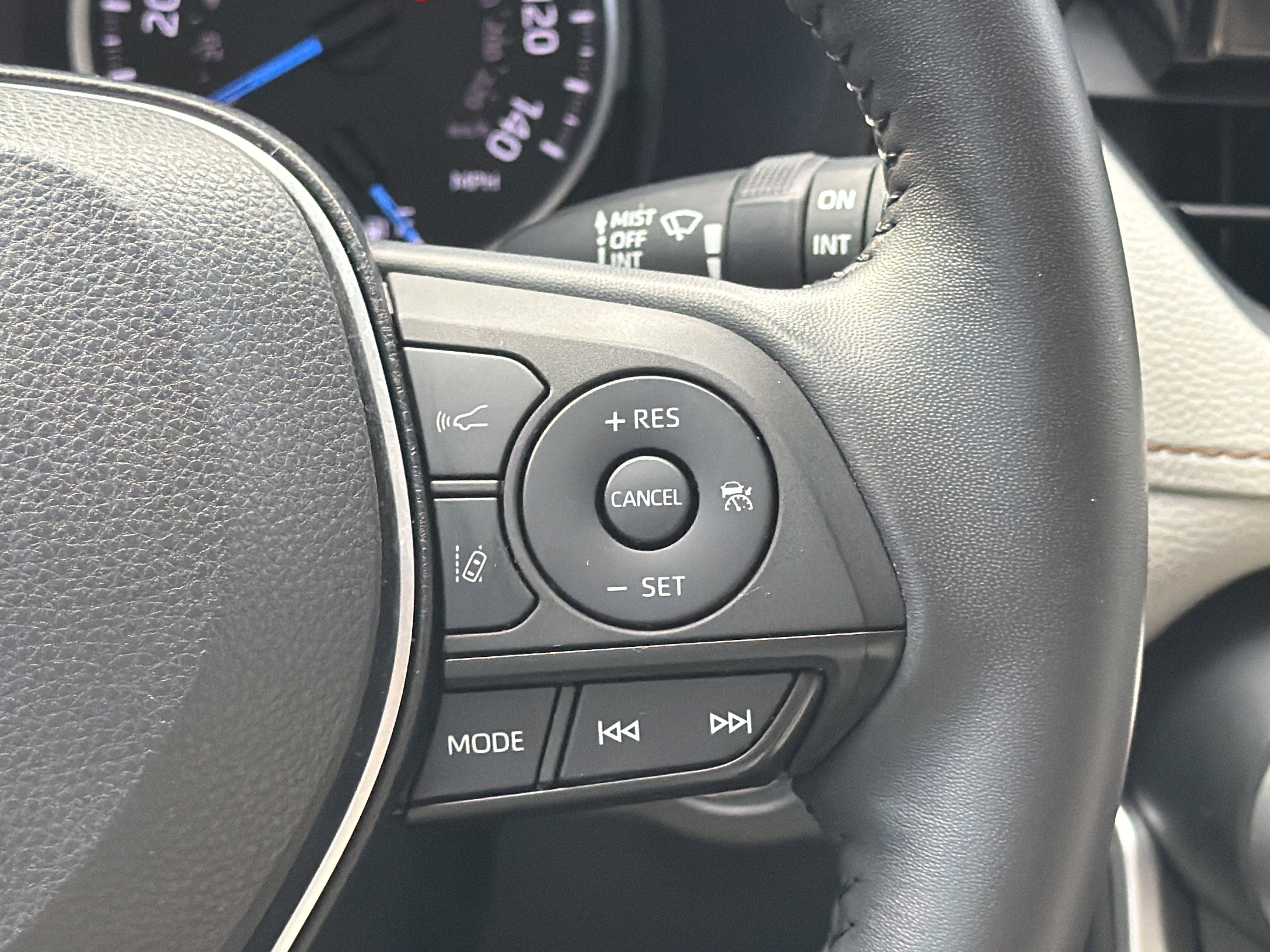 Used 2022 Toyota RAV4 XLE Premium image 26