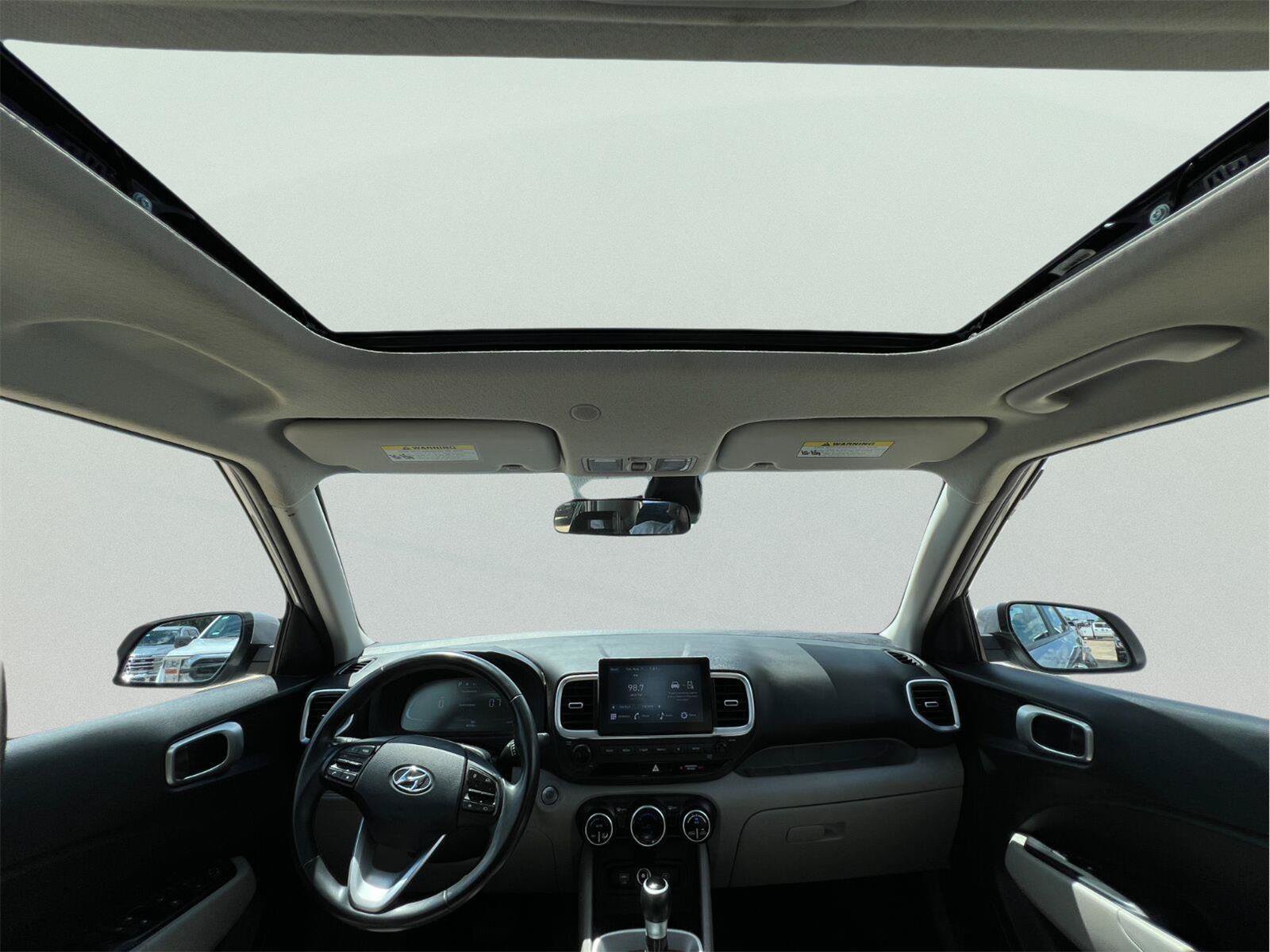 Used 2024 Hyundai Venue SEL FWD image 23