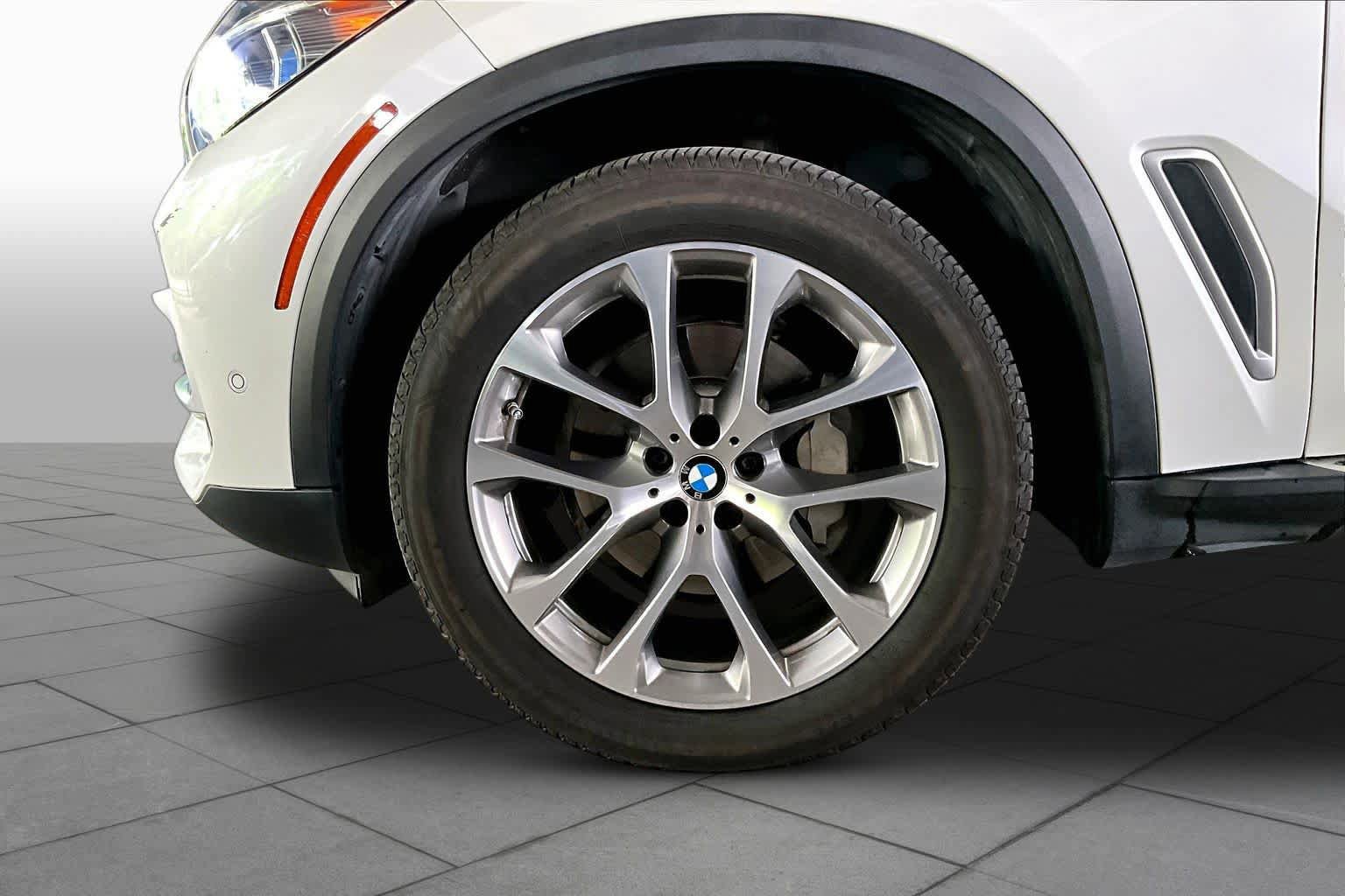 Used 2019 BMW X5 xDrive40i w/ Executive Package AWD/4WD image 10