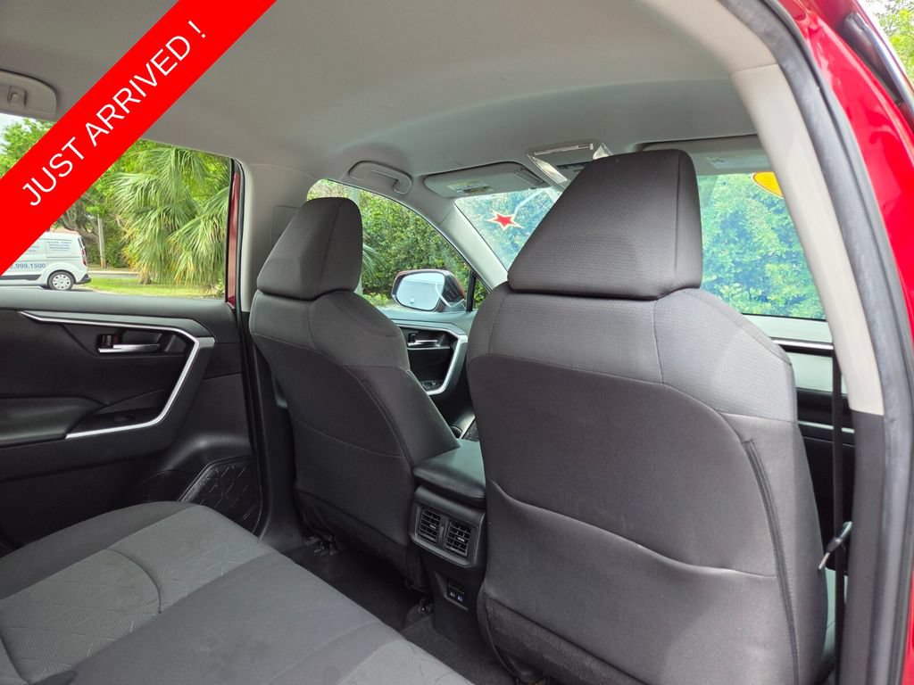 Used 2022 Toyota RAV4 XLE FWD image 16