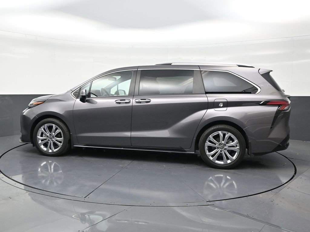 Used 2024 Toyota Sienna Platinum image 2