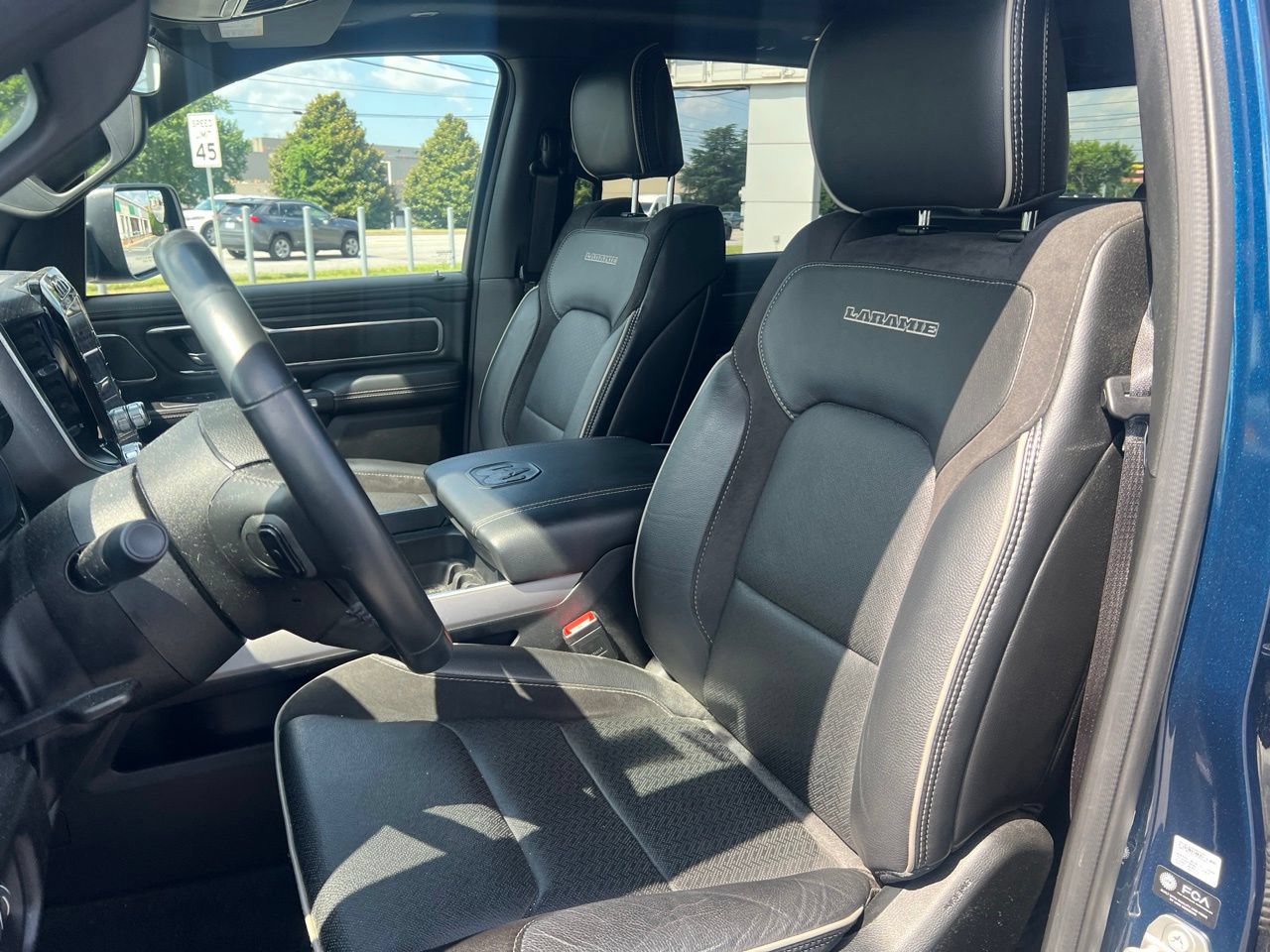 Used 2023 RAM 1500 Laramie AWD/4WD image 17