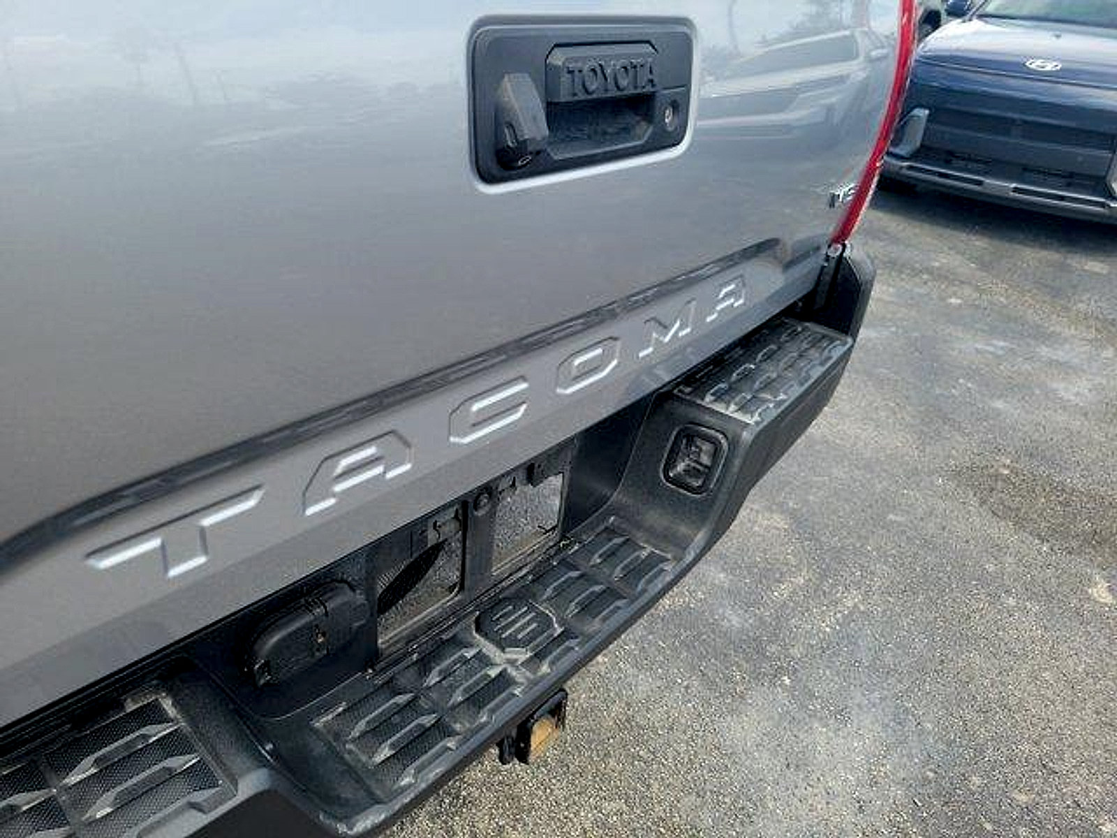 Used 2016 Toyota Tacoma TRD Sport w/ Towing Package RWD image 9
