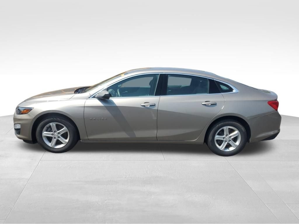 Used 2022 Chevrolet Malibu LS FWD image 2