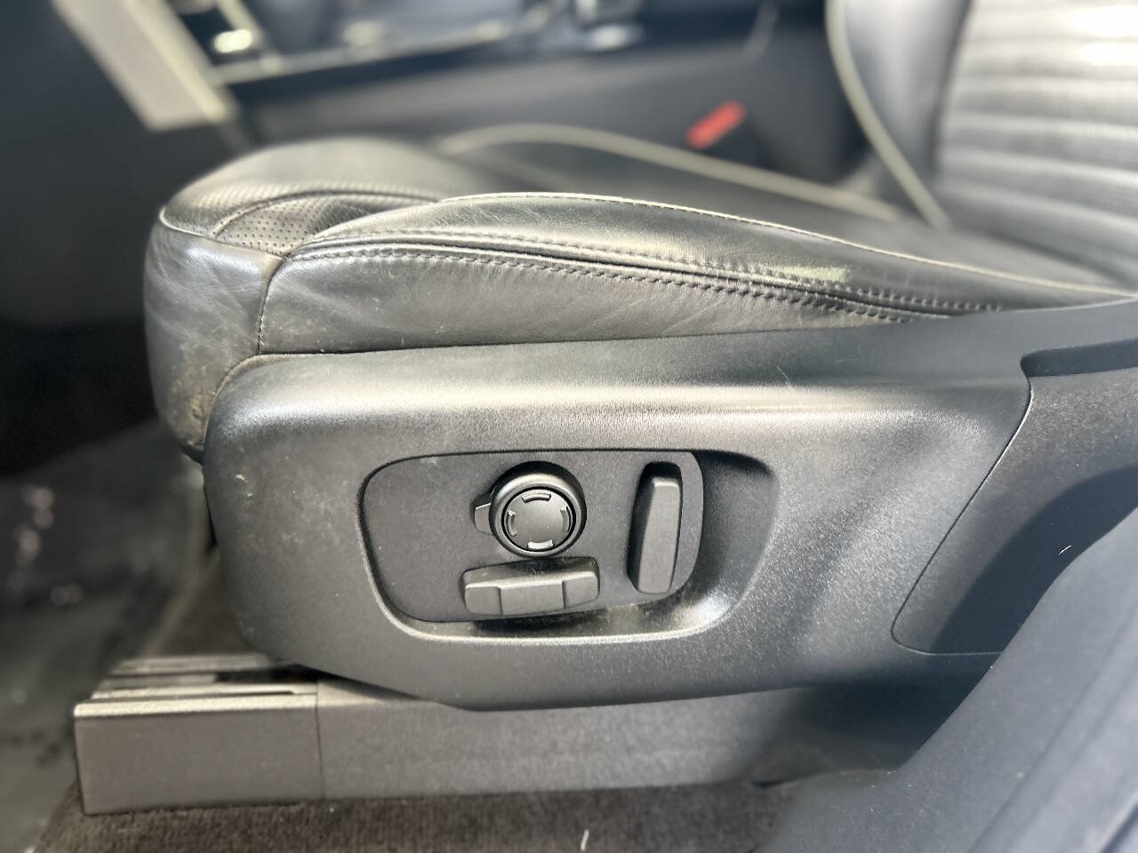 Used 2019 Land Rover Discovery HSE Luxury AWD/4WD image 41