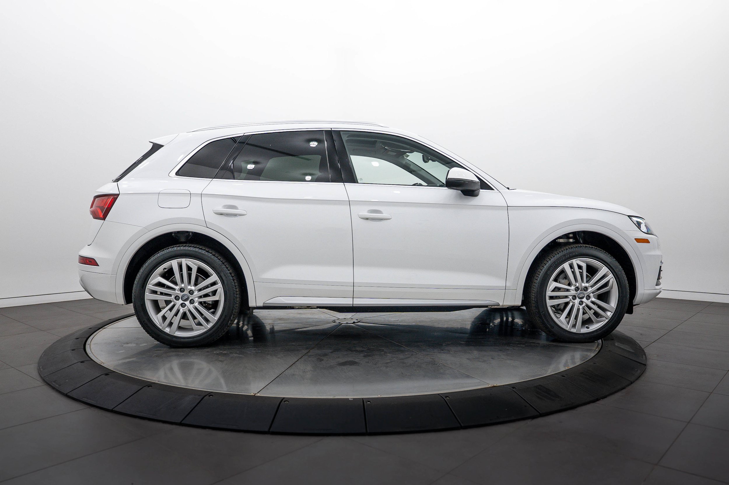 Used 2018 Audi Q5 Prestige w/ Prestige Package AWD/4WD image 3