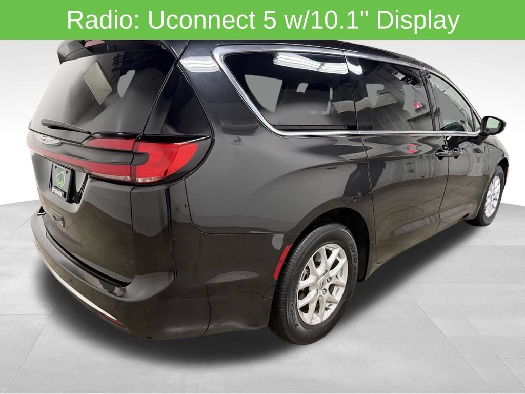 Used 2023 Chrysler Pacifica Touring-L FWD image 9