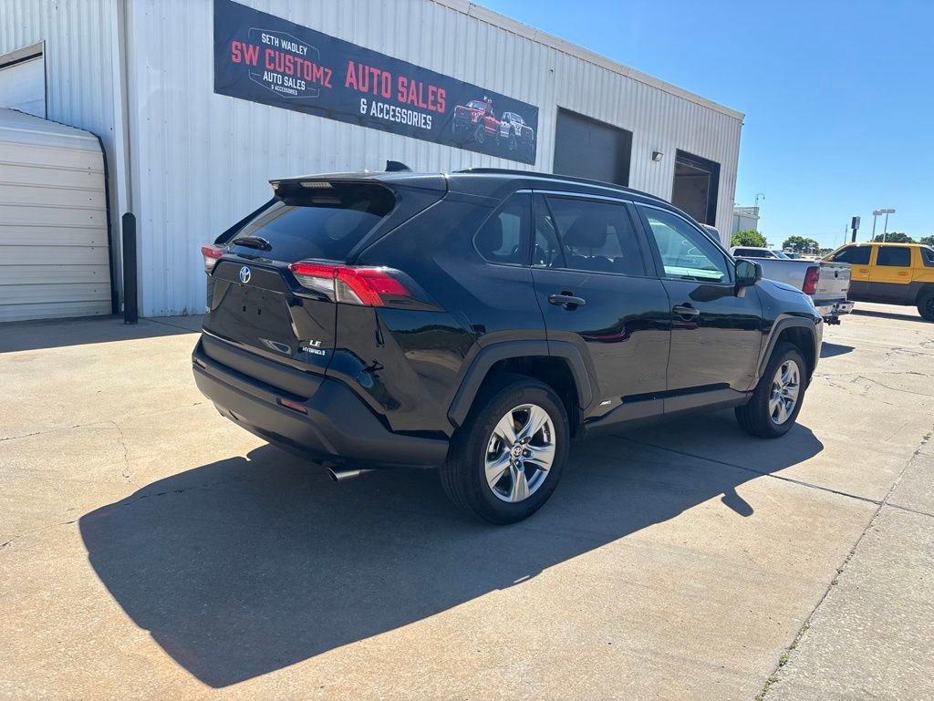 Used 2024 Toyota RAV4 LE AWD/4WD image 7
