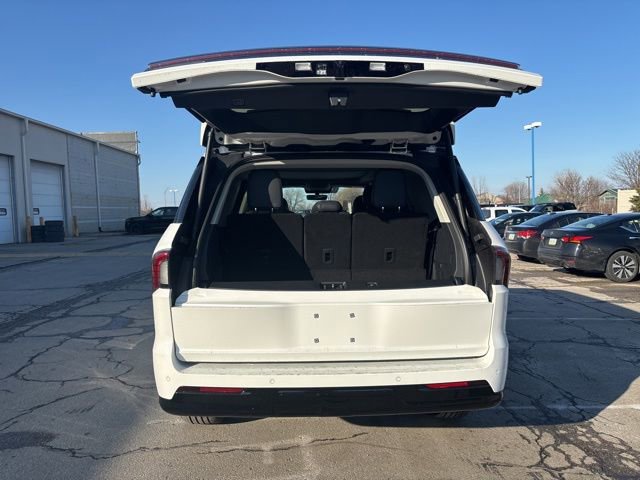 New 2026 Lincoln Navigator Reserve image 5