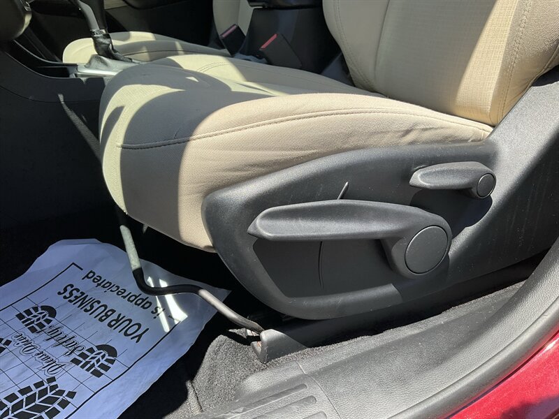 Used 2016 Jeep Cherokee Latitude FWD image 23