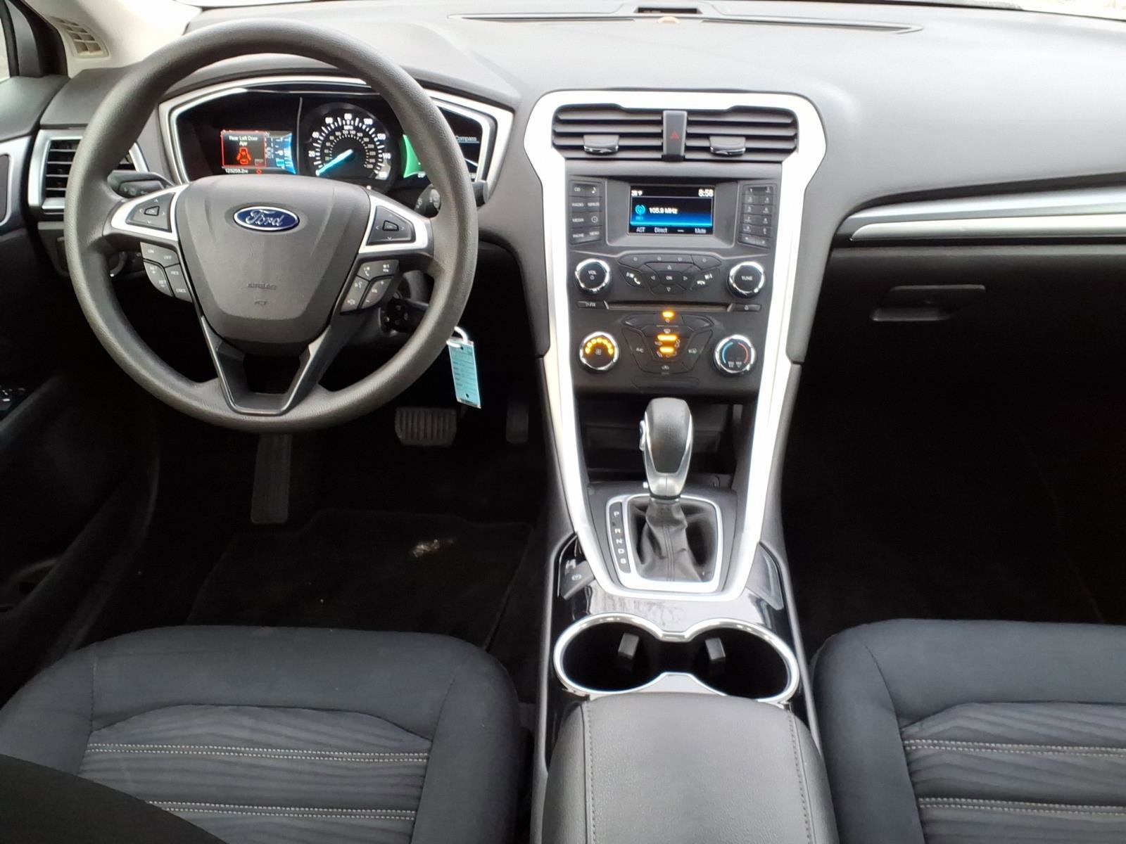 Used 2016 Ford Fusion SE image 11