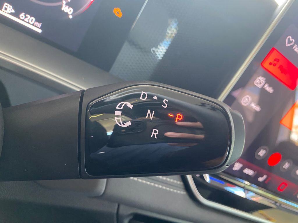 New 2026 Volkswagen Tiguan SE R-Line FWD image 17