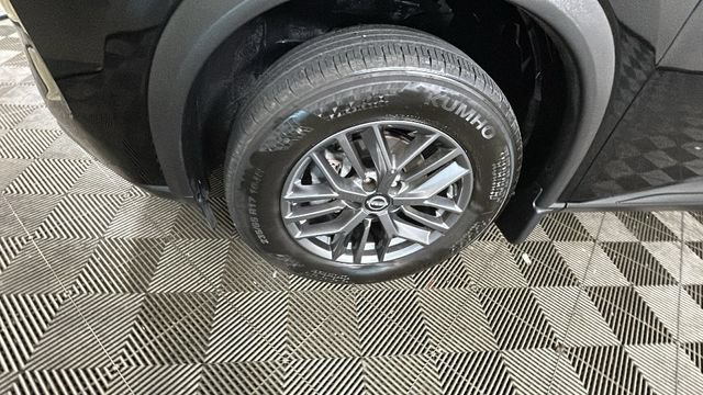 Used 2023 Nissan Rogue S AWD/4WD image 9
