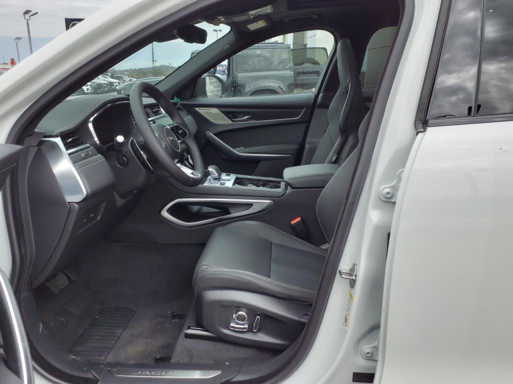 New 2026 Jaguar F-PACE R-Dynamic S image 10