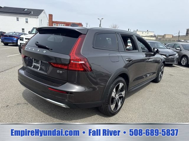 Used 2025 Volvo V60 B5 Cross Country Plus AWD/4WD image 9