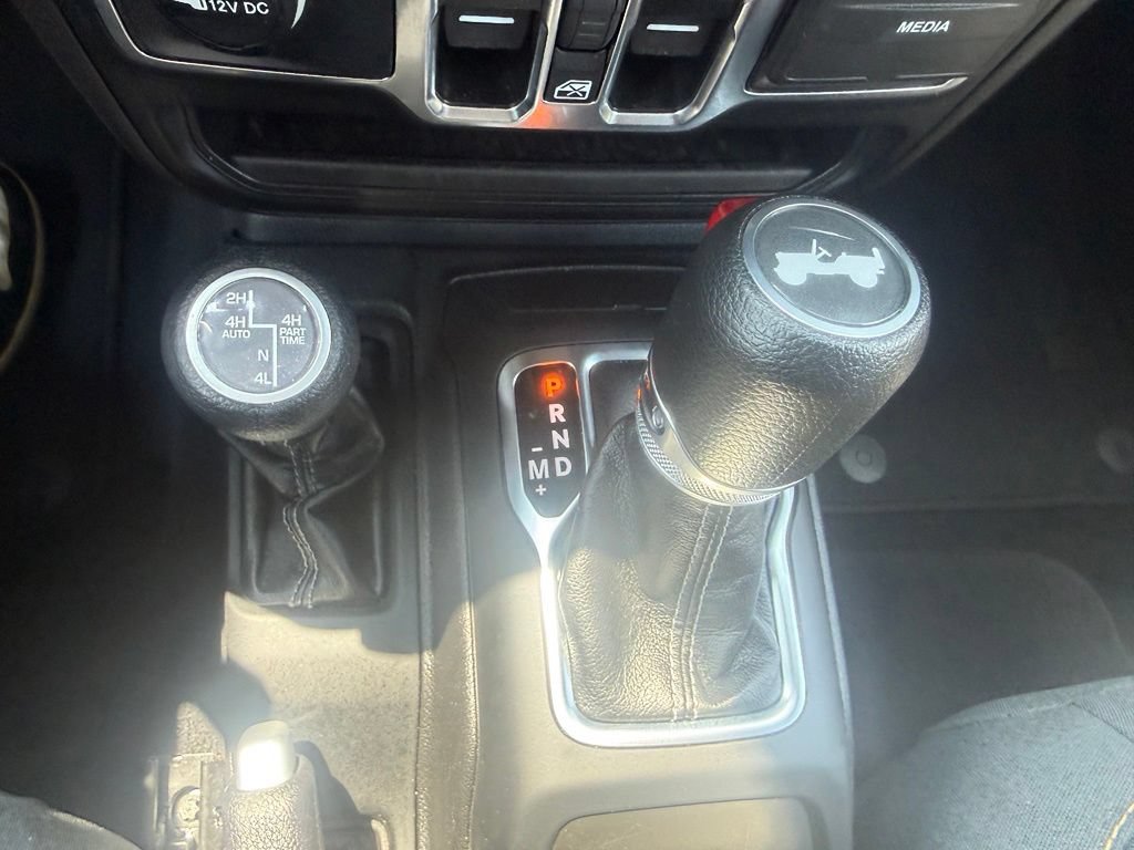 Used 2025 Jeep Wrangler Unlimited Sahara AWD/4WD image 26
