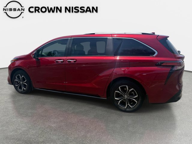 Used 2025 Toyota Sienna Platinum AWD/4WD image 5