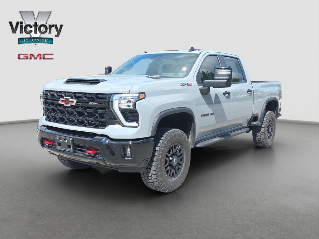 Used 2025 Chevrolet Silverado 2500 ZR2 w/ Technology Package AWD/4WD image 3