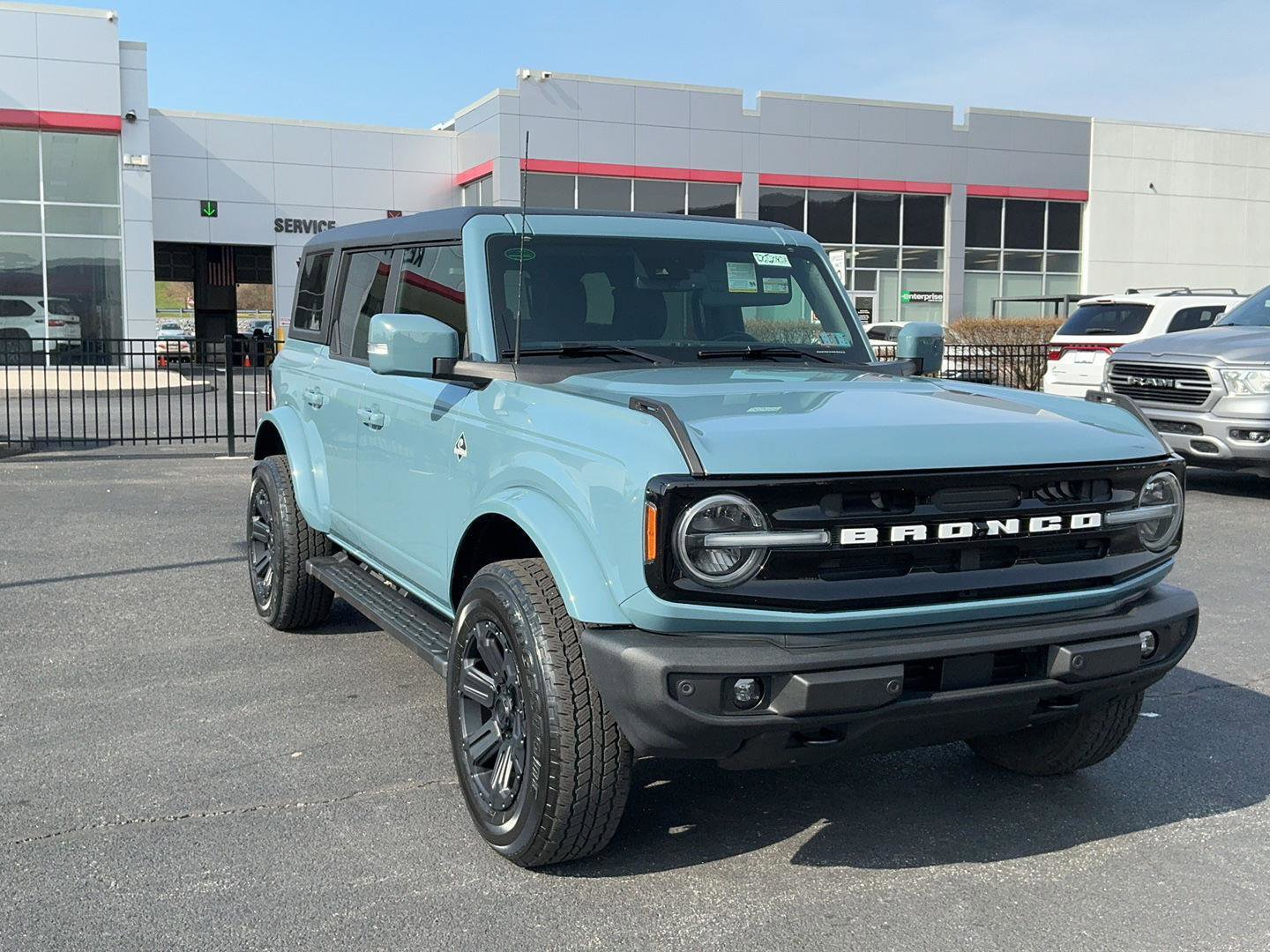 Used 2022 Ford Bronco Outer Banks image 3