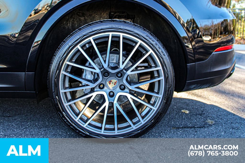 Used 2023 Porsche Cayenne Platinum Edition image 14