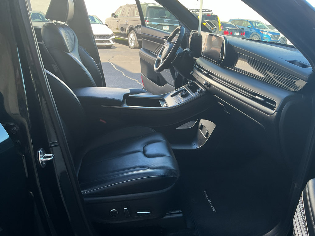 Used 2023 Hyundai Palisade Calligraphy image 14