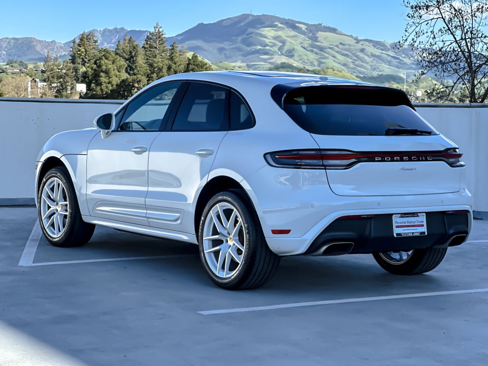 Certified 2023 Porsche Macan image 3