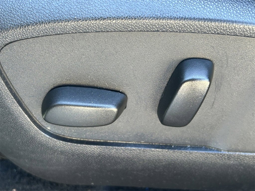 Used 2025 Chevrolet Traverse LT image 26