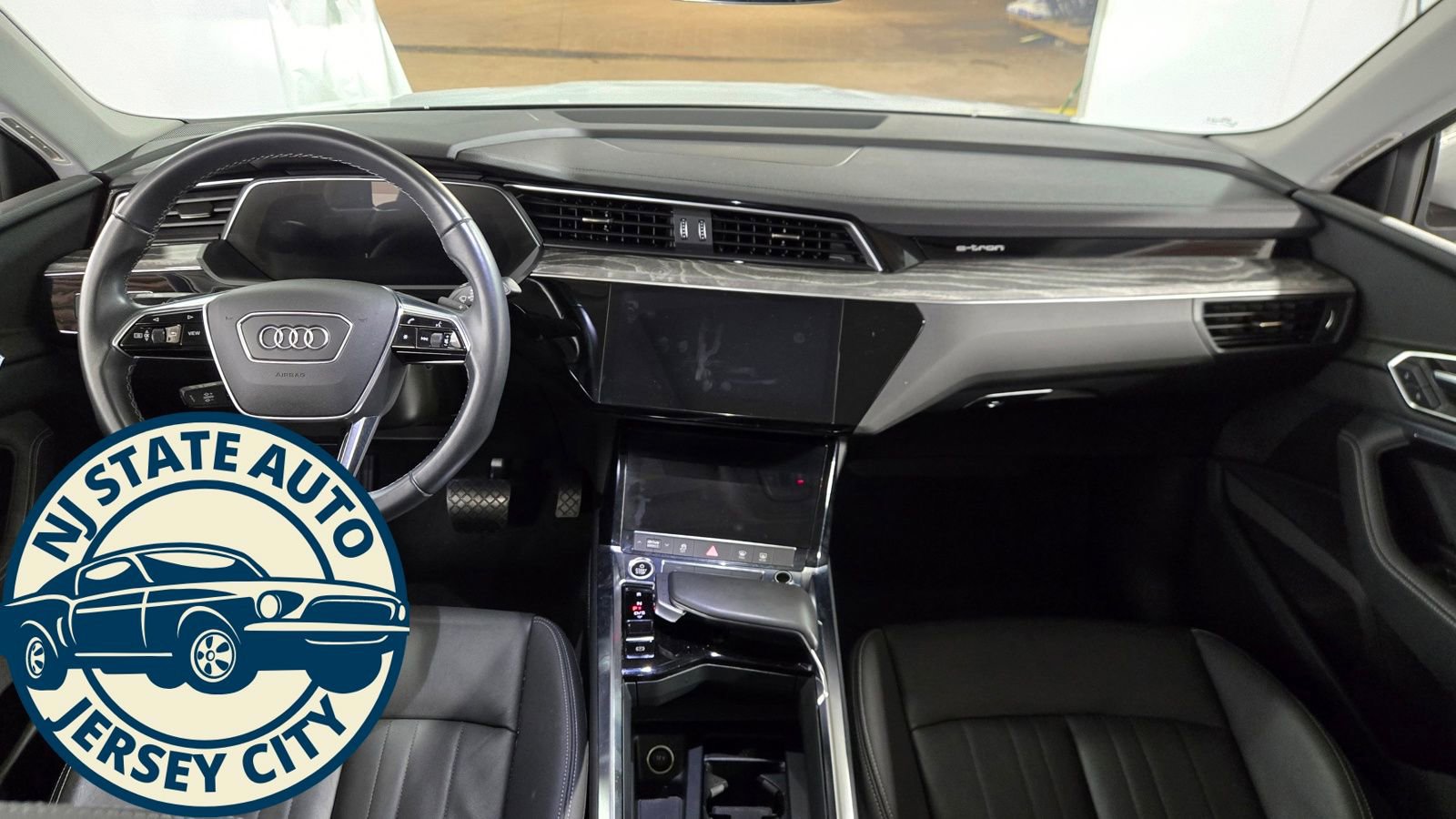 Used 2022 Audi e-tron Premium w/ Convenience Plus Package image 32